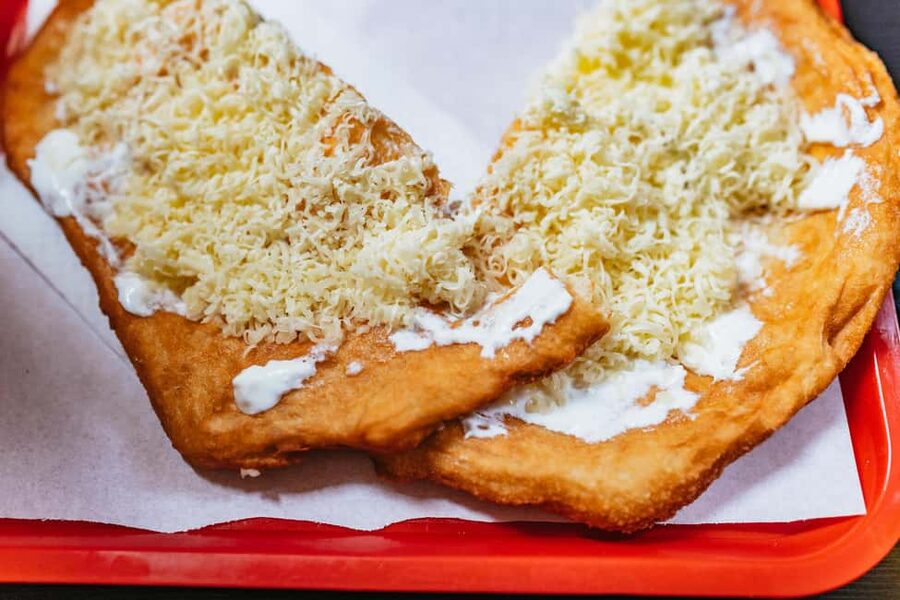 Budapest: Guided Foodie Walking Tour with Food and Drinks - Meeting at Kazinczy Street Synagogue, then stepping into the Jewish Quarter