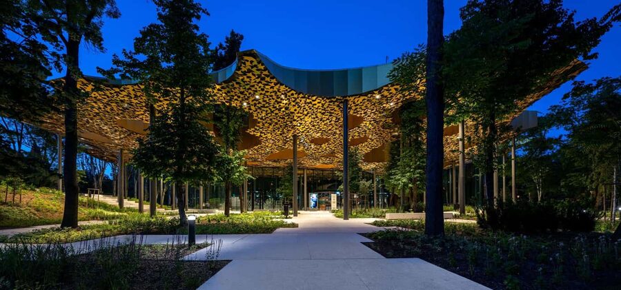 Budapest: Guided Tour of the House of Music, Hungary - City Park First Impressions: The undulating roof you notice fast