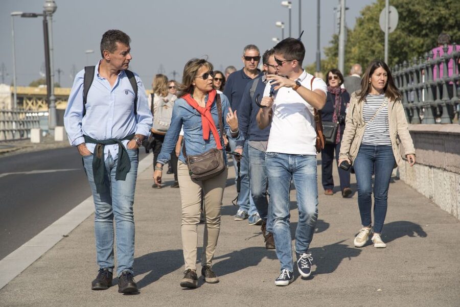 Budapest: Guided Walking Tour of Pest - Getting started at Molnár’s Kürtőskalács (and why it matters)
