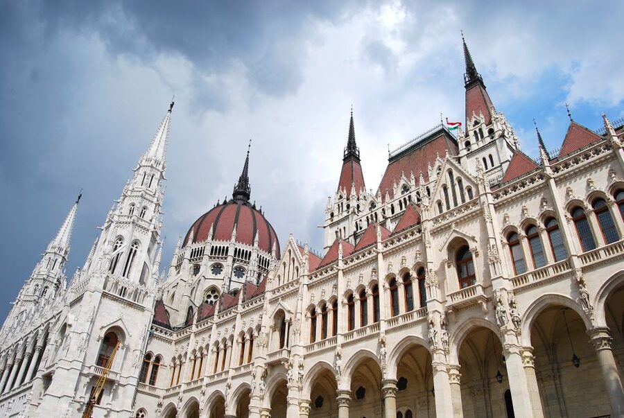 Budapest: Guided Walking Tour of Pest - Chain Bridge and the Danube Bank walk: the Pest side in one breath