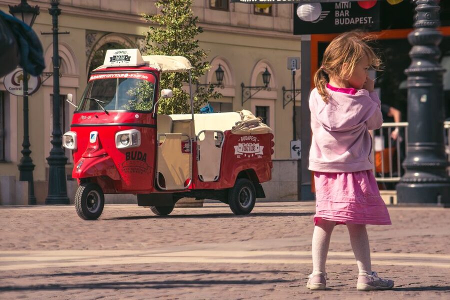 Budapest: Half-Day Exclusive Highlights Private Tour - A tuk-tuk is the perfect “first day” weapon in Budapest