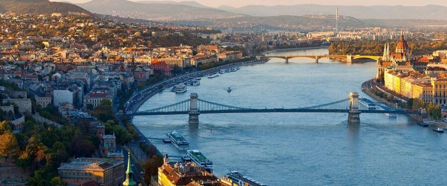 Budapest: Half-Day Highlights Small Group Private Tour - Why this 4-hour private route makes sense in Budapest