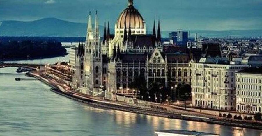 Budapest: Half-Day Highlights Small Group Private Tour - Parliament, Chain Bridge, and the Castle District viewpoint strategy