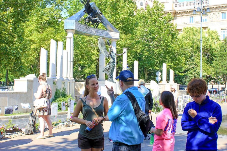 Budapest: Hammer & Sickle Communism Walking Tour - What you learn about everyday life under communism