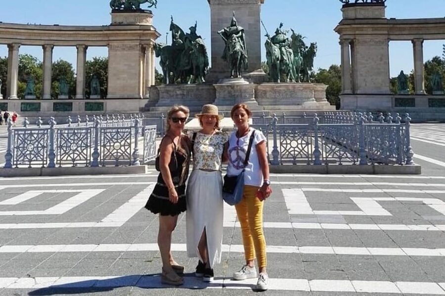 Budapest : Highlights & Hidden Gems Walking Tour - Buda Castle and Matthias Church: royal walls with real street meaning