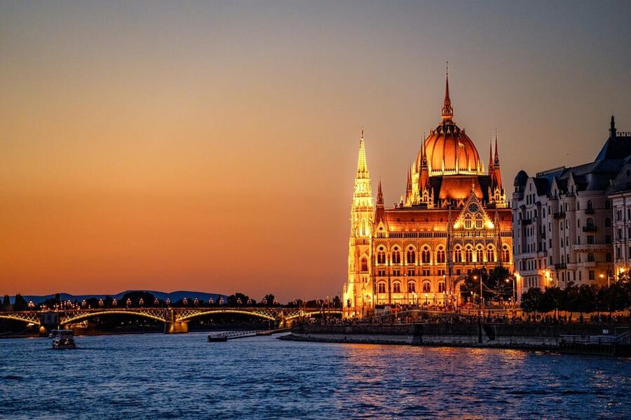 Budapest: Historic Cruise with Welcome Drink - Price and What You Actually Get for $12