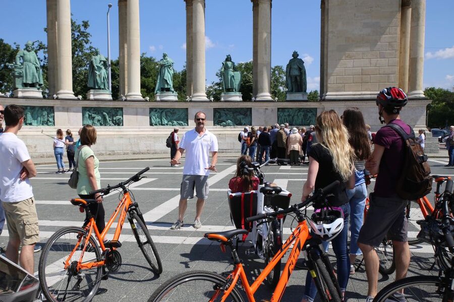 Budapest: Historic Downtown Bicycle Ride with Scenic Views - City Park and Vajdahunyad Castle: Budapest’s fairytale stop without wasting time