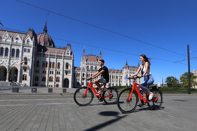 Budapest: Historic Downtown ride on E-Bicycles Buda & Pest - City Market Hall and the Jewish Quarter stop: architecture without ticket pressure