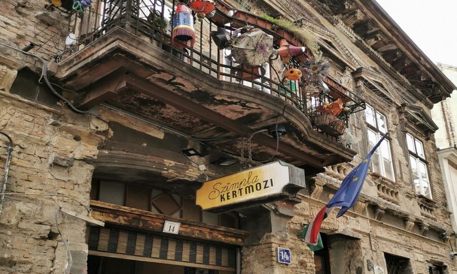 Budapest: Jewish District Private Walking Tour - Why the 3-hour Jewish Quarter route feels efficient