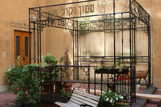 Budapest Jewish Heritage Memorial Walking Tour & Synagogue Entry - Timing, group size, and what to pack for a 3-hour walk