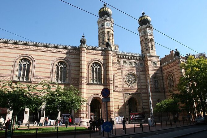 Budapest Jewish Heritage Memorial Walking Tour & Synagogue Entry - Jewish Museum and Archives: art, everyday life, and memory