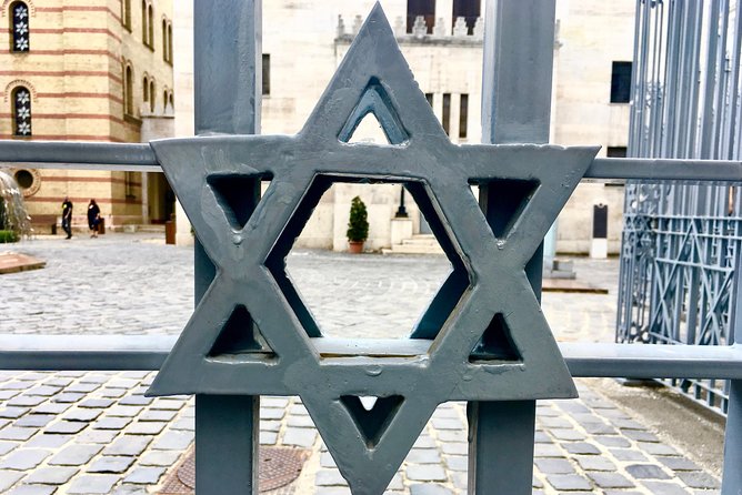 Budapest Jewish Heritage: Synagogues, Shoes, Secrets & Flódni - The ghetto wall and WWII Budapest: reading the neighborhood