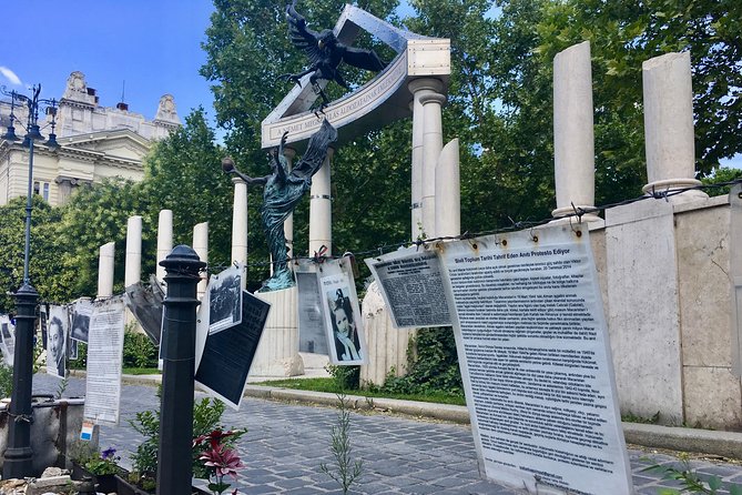 Budapest Jewish Heritage: Synagogues, Shoes, Secrets & Flódni - Flódni time: finishing the tour with something you can taste
