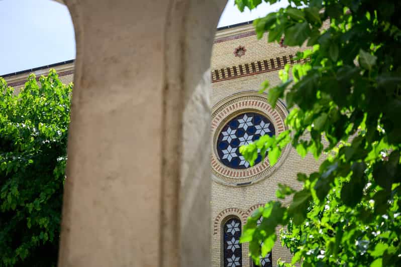 Budapest: Jewish History with Local Guide & Synagogue Ticket - Price and value: is $34 reasonable for 2 hours?