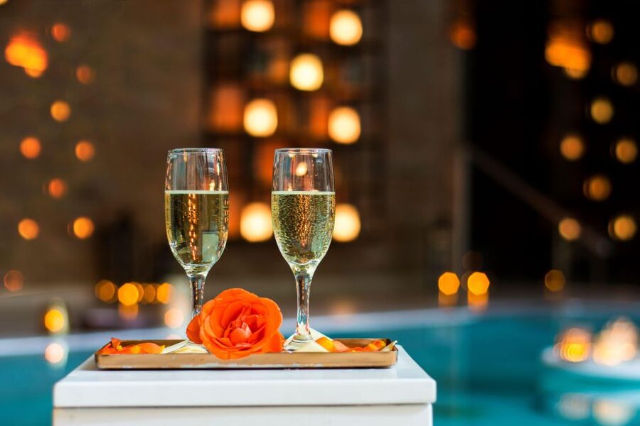 Budapest: Mandala Day Spa & Luxury Pool Experience - Jacuzzi time for 10, and why that changes the mood