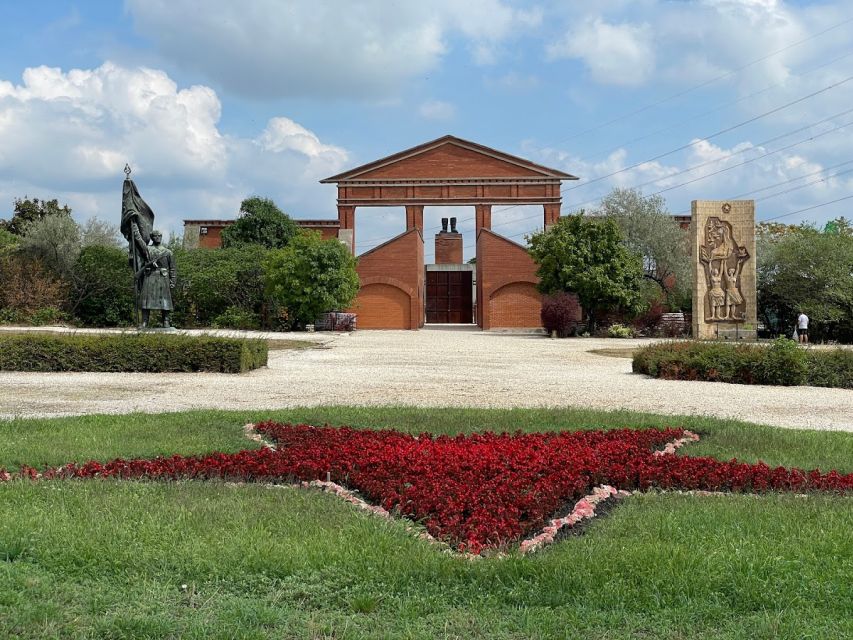 Budapest: Memento Park and Icons of Communism Guided Tour - The private car ride to Memento Park, and why it sets the tone