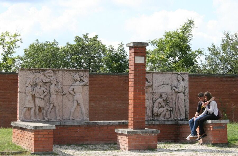 Budapest: Memento Park Ticket - Planning your visit: timing, walking, and comfort
