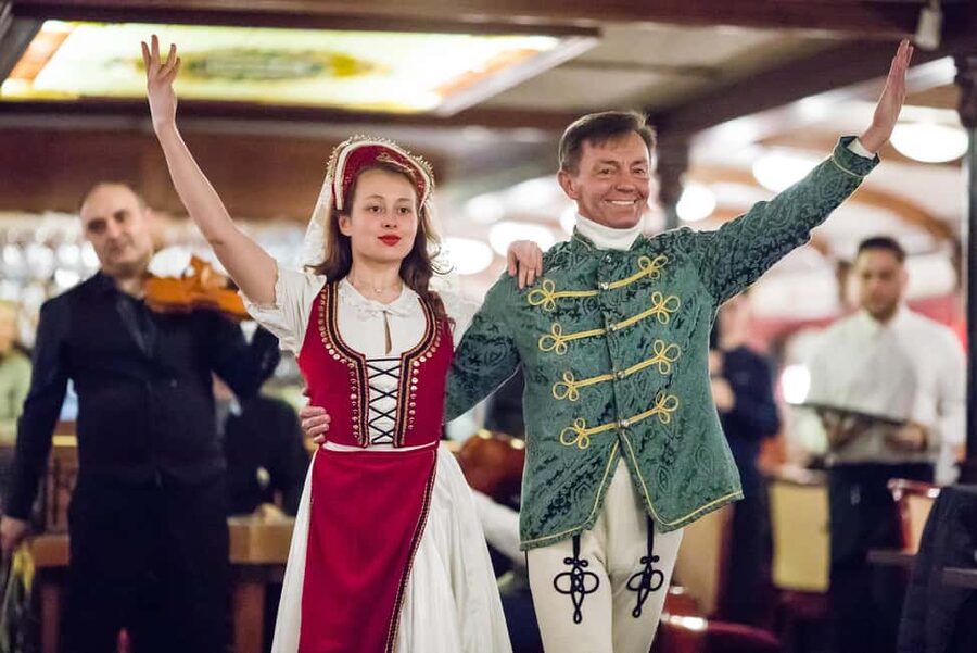 Budapest: New Year's Eve Party Cruise with Food & Live Show - Unlimited open bar: what’s included and how to pace it