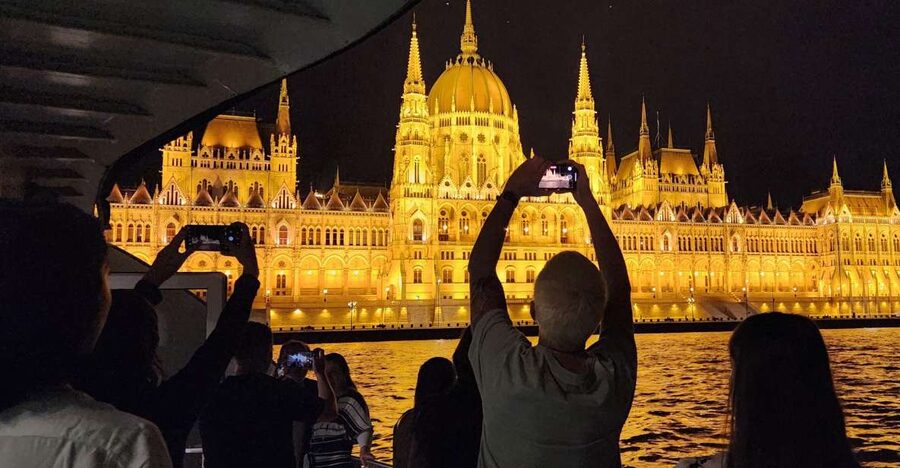 Budapest: Nighttime or Daytime Sightseeing Cruise - What you see from the boat, bridge by bridge