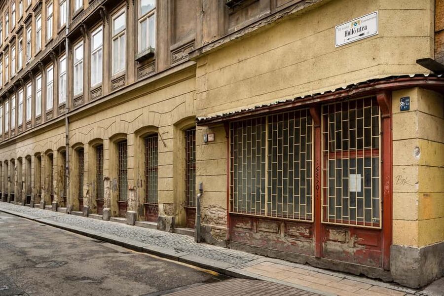 Budapest Old Jewish Quarter History Private Walking Tour - How the Old Jewish Quarter Walk Builds One Clear Timeline
