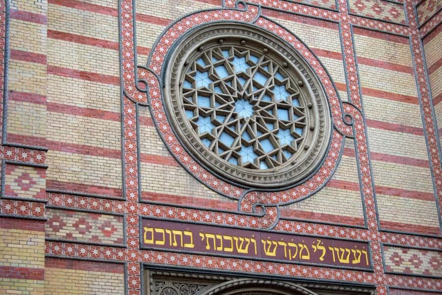 Budapest Old Jewish Quarter History Private Walking Tour - The Jewish Triangle: Dohány Street Synagogue, Rumbach, and Kazinczy