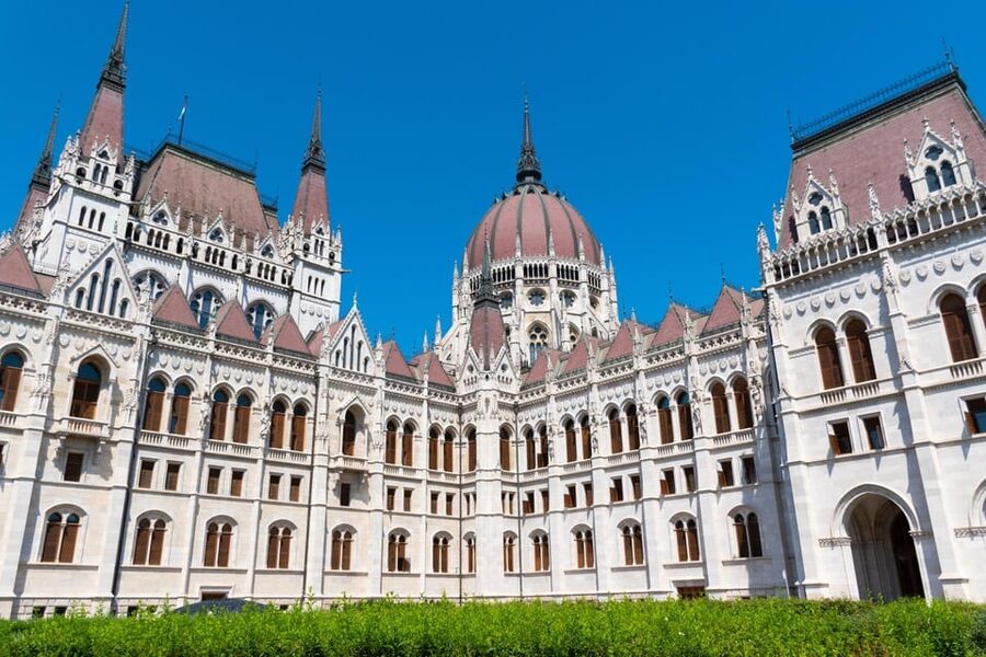 Budapest Old Town and Top Attractions Private Walking Tour - What the $116 private price buys you in real life