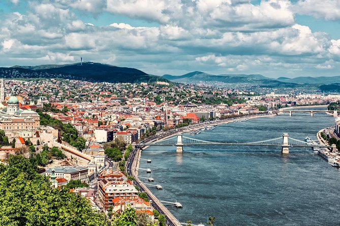 Budapest Overview Private tour - Széchenyi Lánchíd: crossing the first permanent bridge
