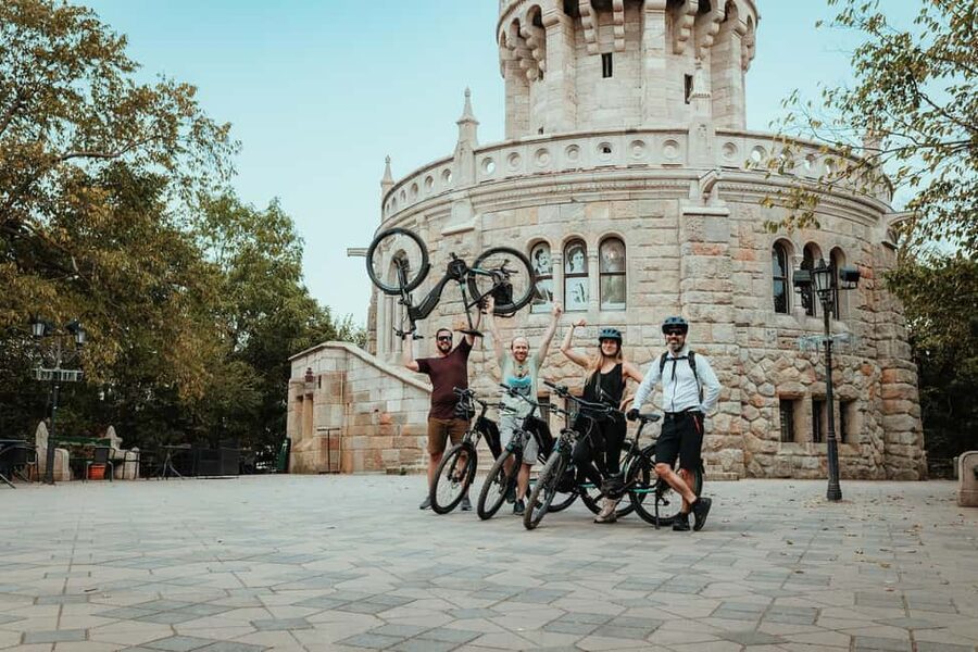 Budapest Peaks: Off-Road eBike Tour - Getting Started at Várkert rakpart 16 and Settling In
