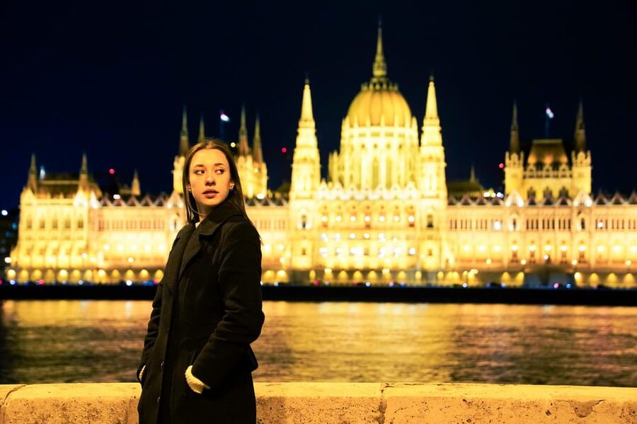 Budapest: Photo Session with Professional Local Photographer - Photo Delivery Options, Raw vs Edited