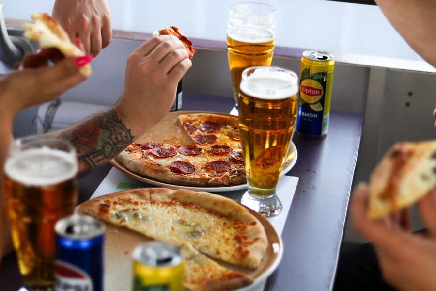 Budapest: Pizza Cruise - The Onboard Vibe: Party Songs, Not a Silent Boat