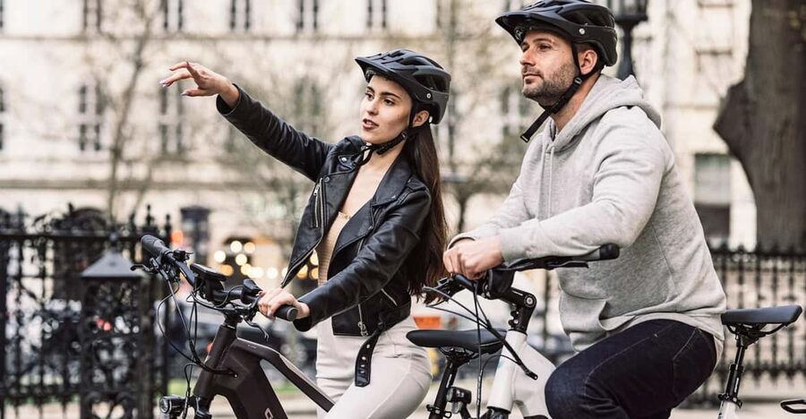 Budapest: Premium E-Bike Rental - Entering the ride from Deák Ferenc tér, Budapest’s fast-access hub