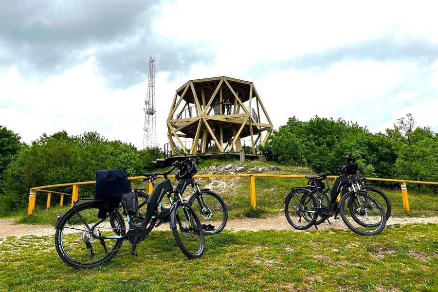 Budapest: Premium E-Bike Rental - Before you ride: essentials, limits, and the rules that matter