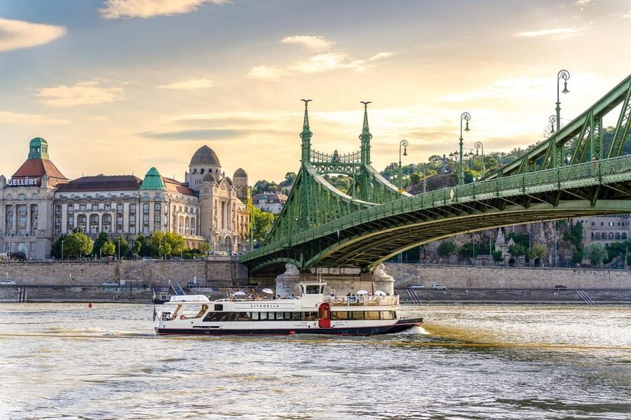 Budapest: Premium Sightseeing Cruise with Tokaj Frizzante - The Included Welcome Drink, and Why It Changes the Value