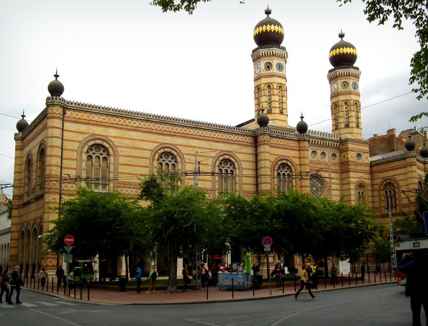 Budapest: Private 3-hour Guided City Tour by Bus - Should you book it?