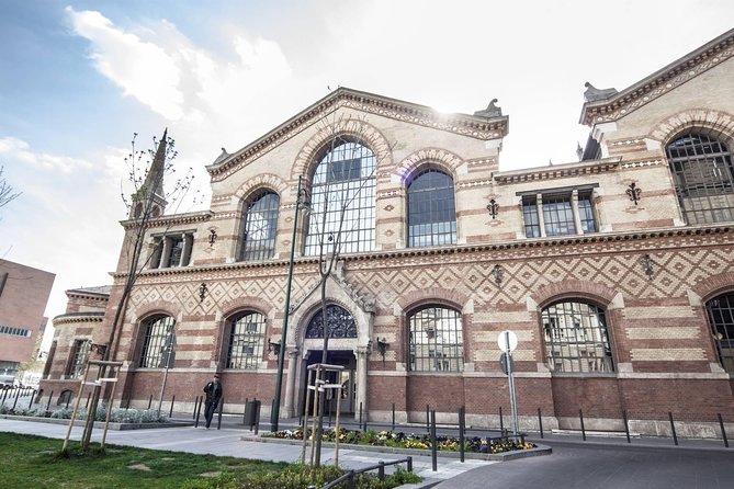 Budapest Private 4 Hour City Tour Experience with a car / van - Start at the Central Market Hall, then roll along Budapest’s museum belt