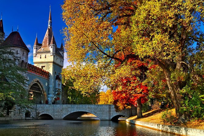 Budapest: Private 4-Hour Walking Tour with a Local - A private 4-hour plan that starts at your hotel