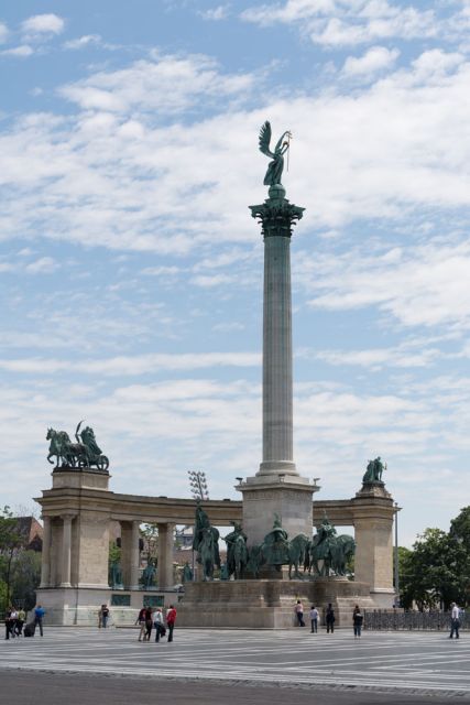 Budapest: Private City Tuk-Tuk Tour & Boat Cruise - Buda side highlights: Citadel, Castle District, Matthias Church, Fisherman’s Bastion
