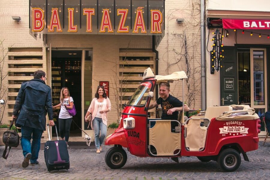 Budapest: Private City Tuk-Tuk Tour & Boat Cruise - Road tour stops: Andrássy Avenue, Jewish Quarter, Heroes’ Square