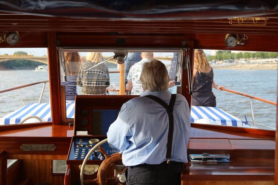 Budapest: Private Danube Yacht Cruise with Welcome Drink - Key things I’d zero in on