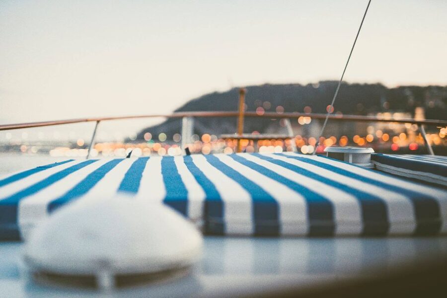 Budapest: Private Danube Yacht Cruise with Welcome Drink - Where you start: boarding by Erzsébet Bridge
