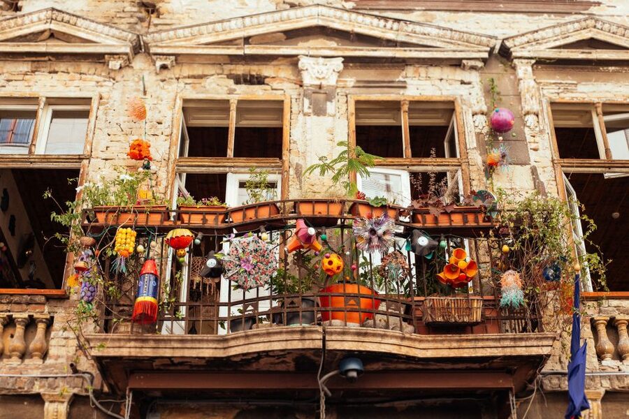 Budapest: Private Food Tour – 10 Tastings with Locals - Walking the Jewish Quarter and pausing at the Great Synagogue