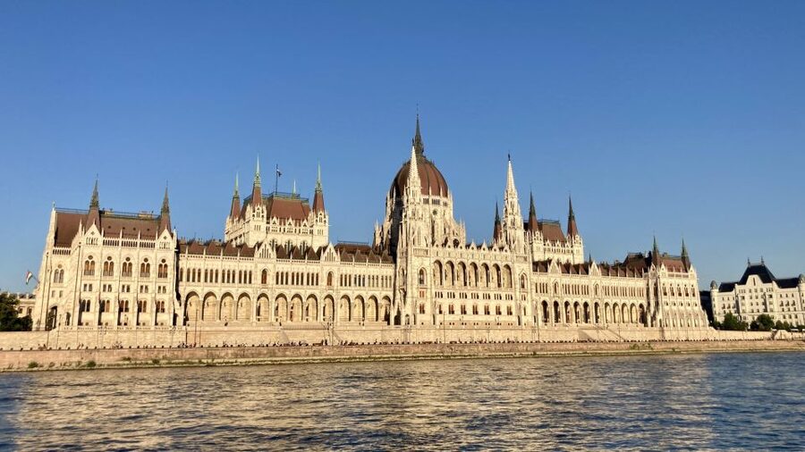 Budapest: Private Sightseeing Tour by car - St. Stephen’s Basilica and the Parliament area: religion meets politics
