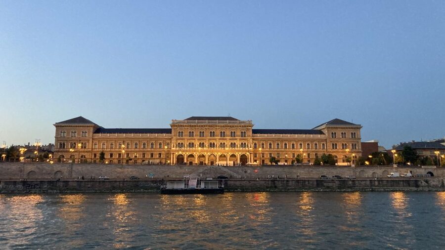Budapest: Private Sightseeing Tour by car - Buda on foot: Castle District, guided time, and the city’s dramatic angles