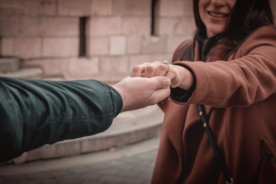 Budapest: Proposal Photos at enchanting Fisherman's Bastion - The proposal moment: predetermined location and zero chaos