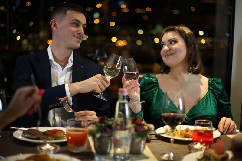Budapest: Prosecco Dinner Cruise with Live Music - Budapest by Night on the Danube, Prosecco in Hand