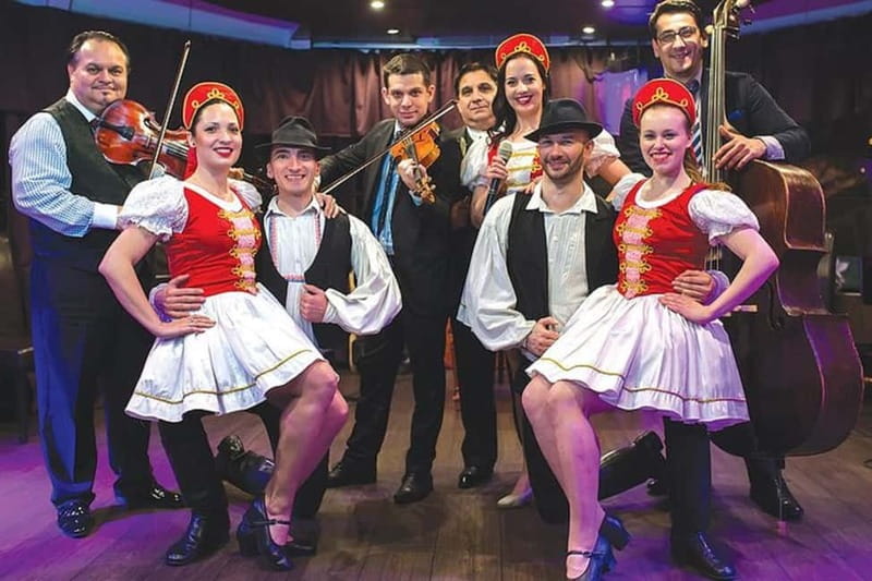 Budapest: Prosecco Dinner Cruise with Live Music - Meeting the Silverline, and Getting the Seat You Want