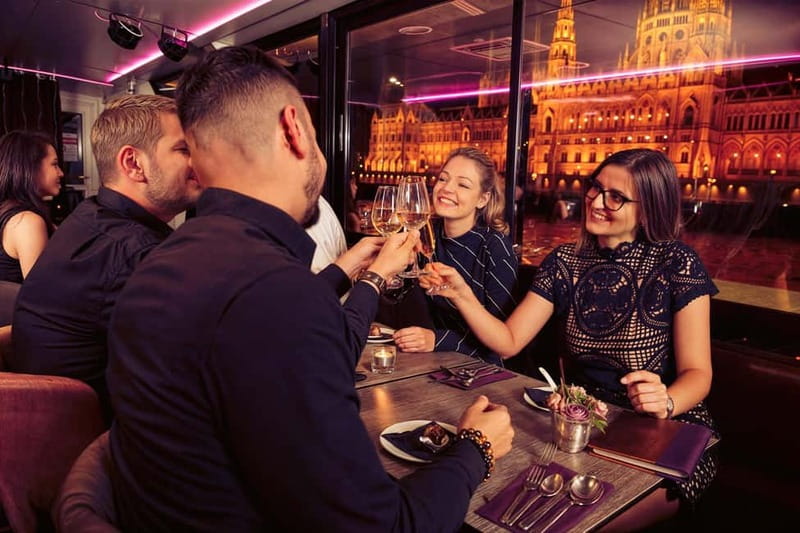 Budapest: Prosecco Dinner Cruise with Live Music - Live Music and Performance: Folk Dancers or Piano Elegance