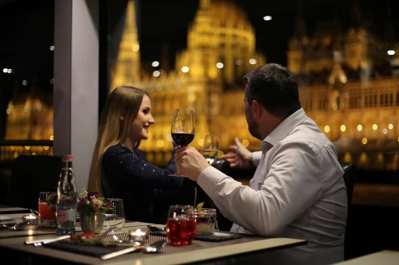 Budapest: Prosecco Dinner Cruise with Live Music - Window Seats, Photo Stops, and Beating the Glass Factor