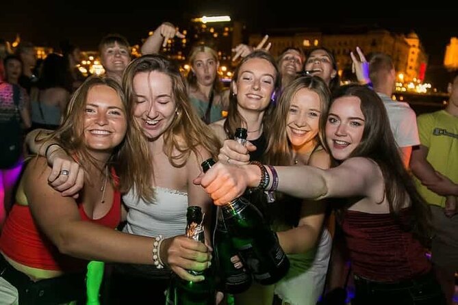 Budapest Pub Crawl & Ruin Bar Tour – Free Shots & VIP Entry - How this 9:00 pm crawl stays easy, even when Budapest nightlife is not