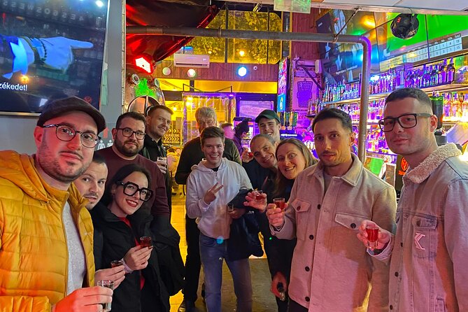 Budapest Pub Crawl & Ruin Bar Tour – Free Shots & VIP Entry - Group size and how to handle a big crowd without losing the vibe